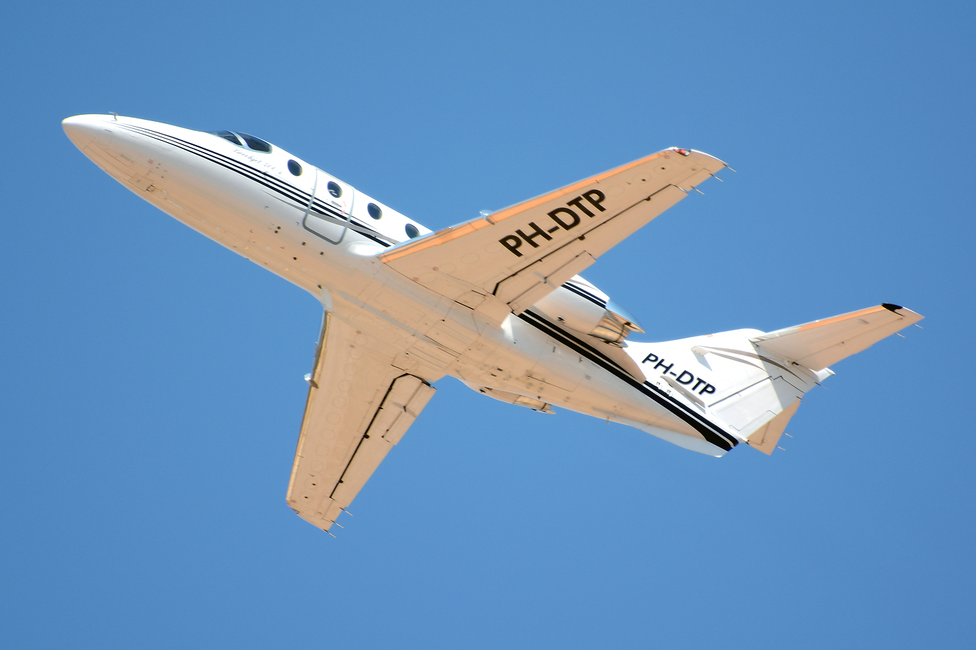 PH-DTP · Raytheon 400A Beechjet · (FAO / LPFR)