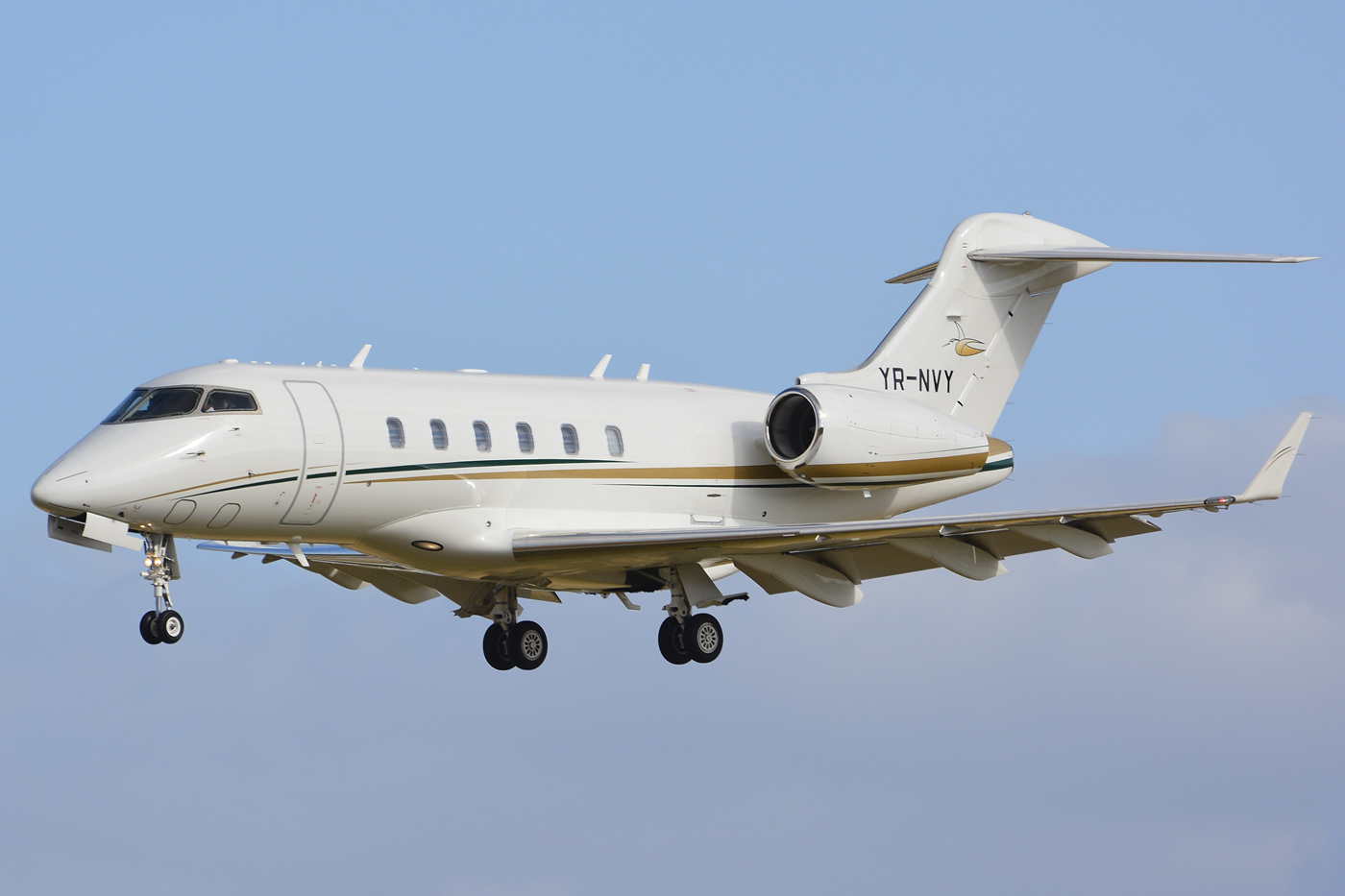 YR-NVY · Bombardier BD-100-1A10 Challenger 300 · (LIS / LPPT)