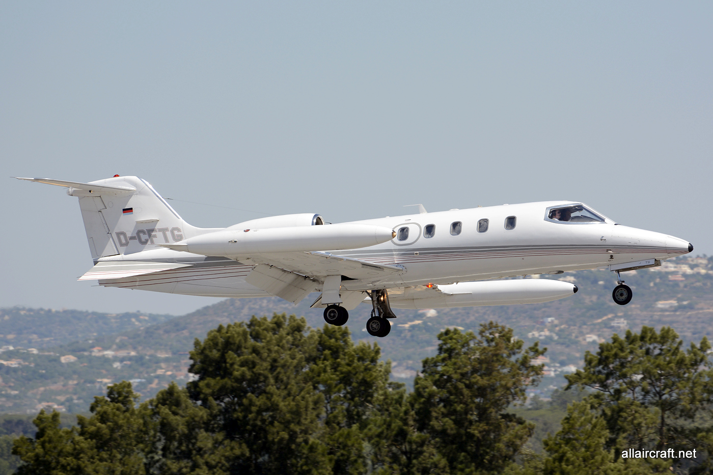D-CFTG · Gates Learjet 35A · (FAO / LPFR)