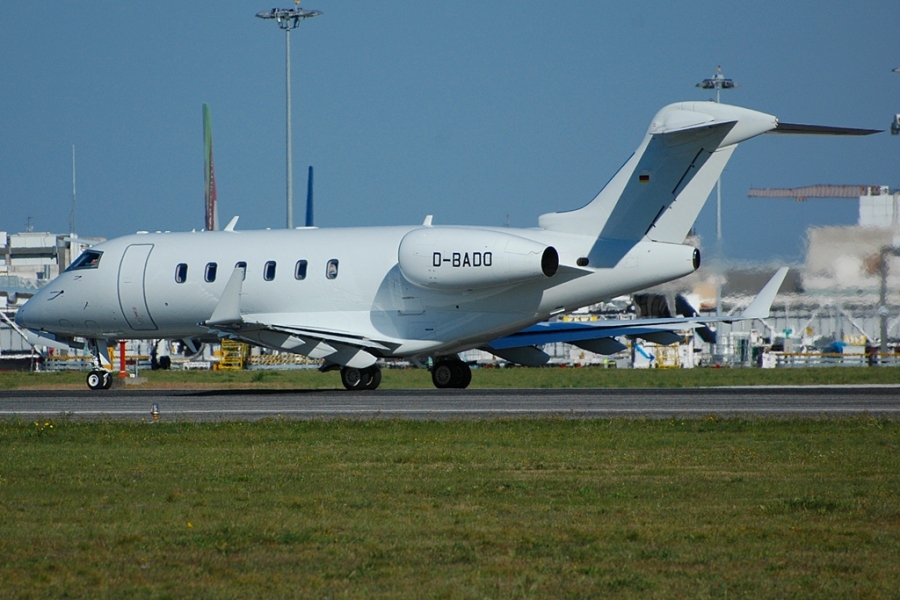 D-BADO · Bombardier BD-100-1A10 Challenger 300 · (LIS / LPPT)