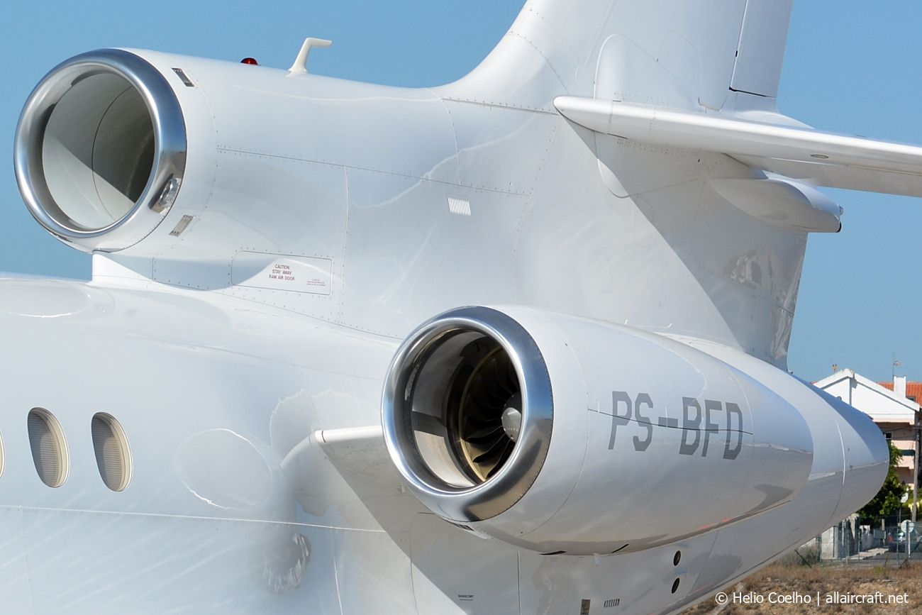 PS-BFD (411) 2017 Dassault Falcon 8X