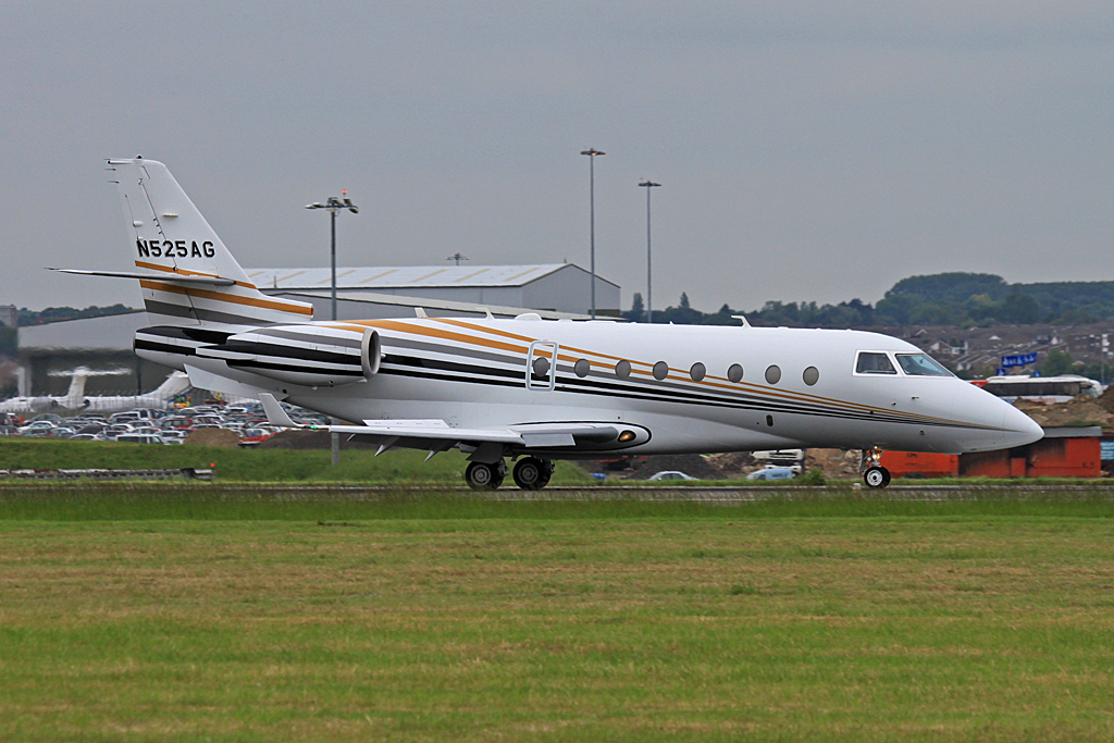N525AG · Gulfstream G200 · (LTN / EGGW)