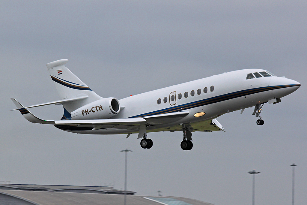 PH-CTH · Dassault Falcon 2000LX · (LTN / EGGW)