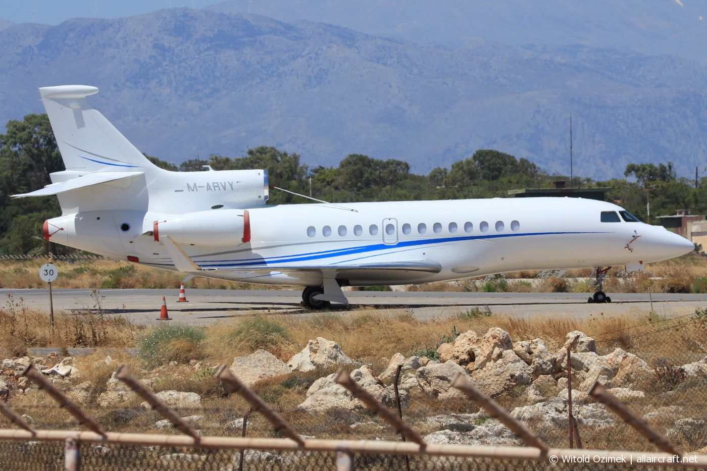 M-ARVY (216) 2013 Dassault Falcon 7X