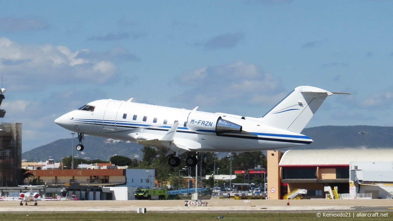 M-FRZN · Bombardier CL-600-2B16 Challenger 605 · (FAO / LPFR)