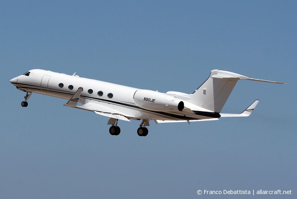 N90JE · Gulfstream Aerospace G-V · (MLA / LMML)