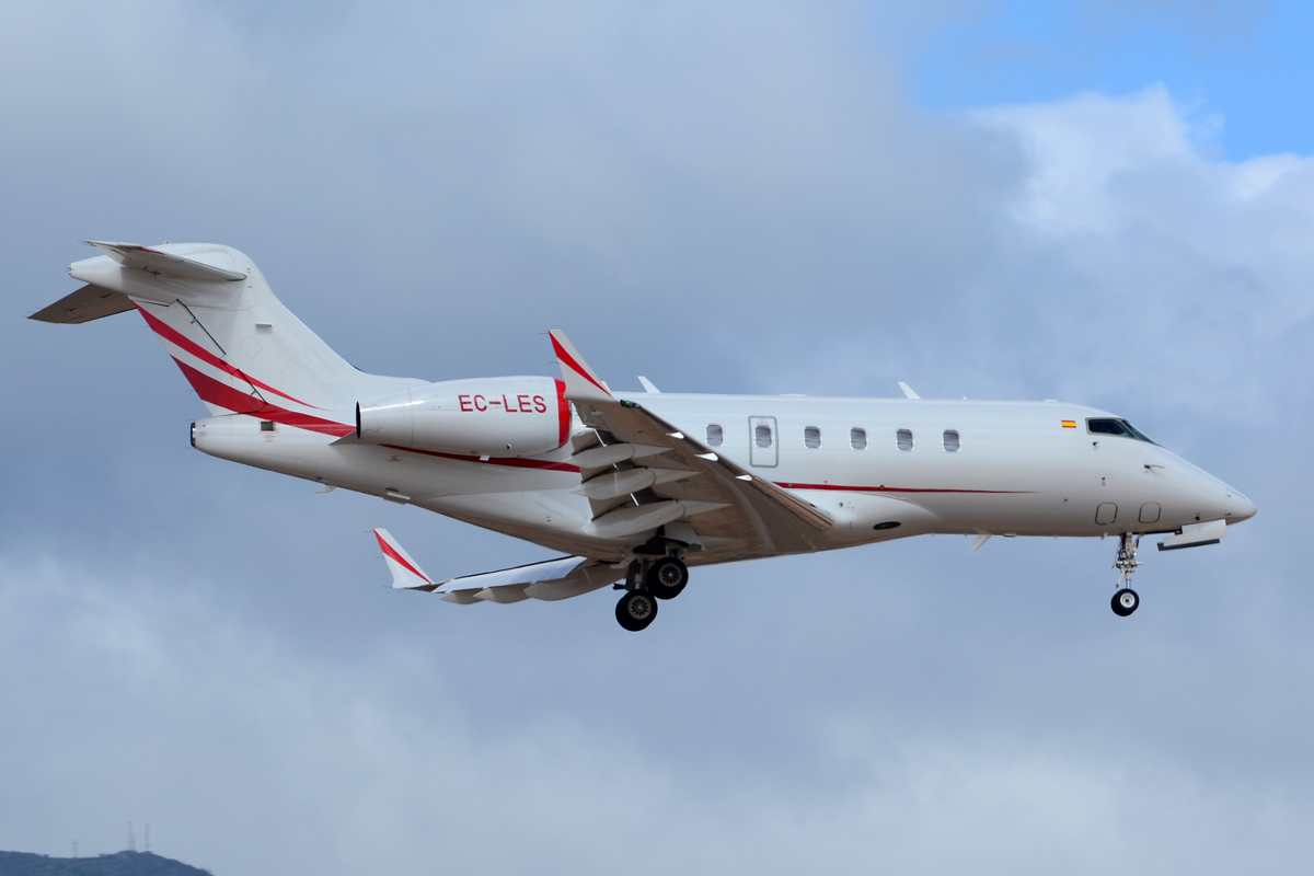 EC-LES (20243) 2009 Bombardier Challenger 300