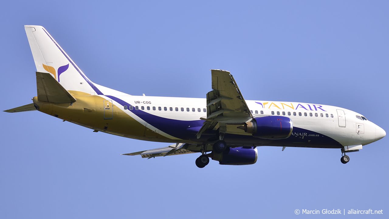 UR-COG · Boeing 737-301 · (KRK / EPKK)