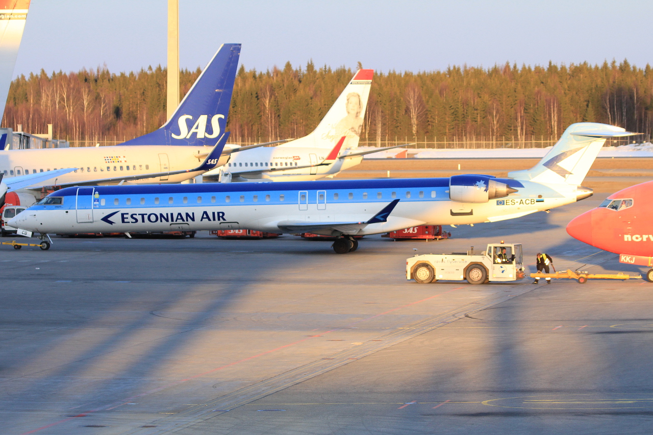 ES-ACB · Bombardier CRJ-900 · (OSL / ENGM)