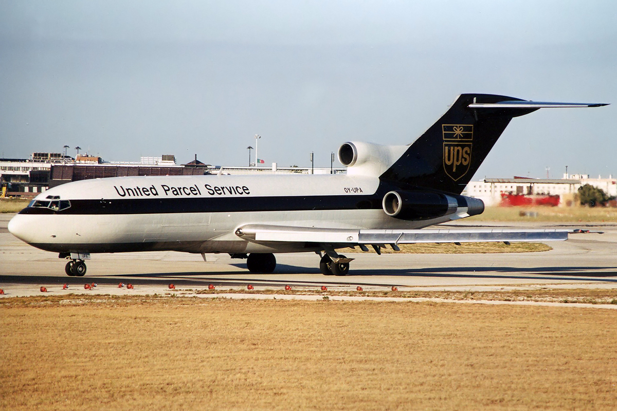 OY-UPA · Boeing 727-31C · (LIS / LPPT)