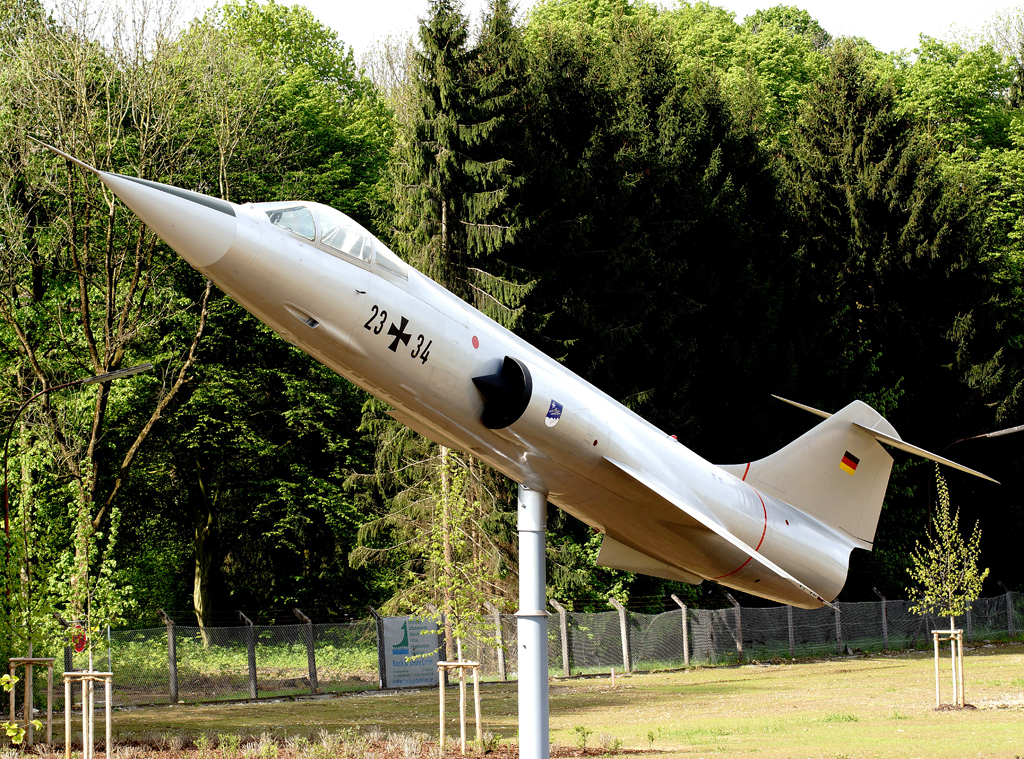 24+17 · Lockheed RF-104G Starfighter · (FMM / EDJA)