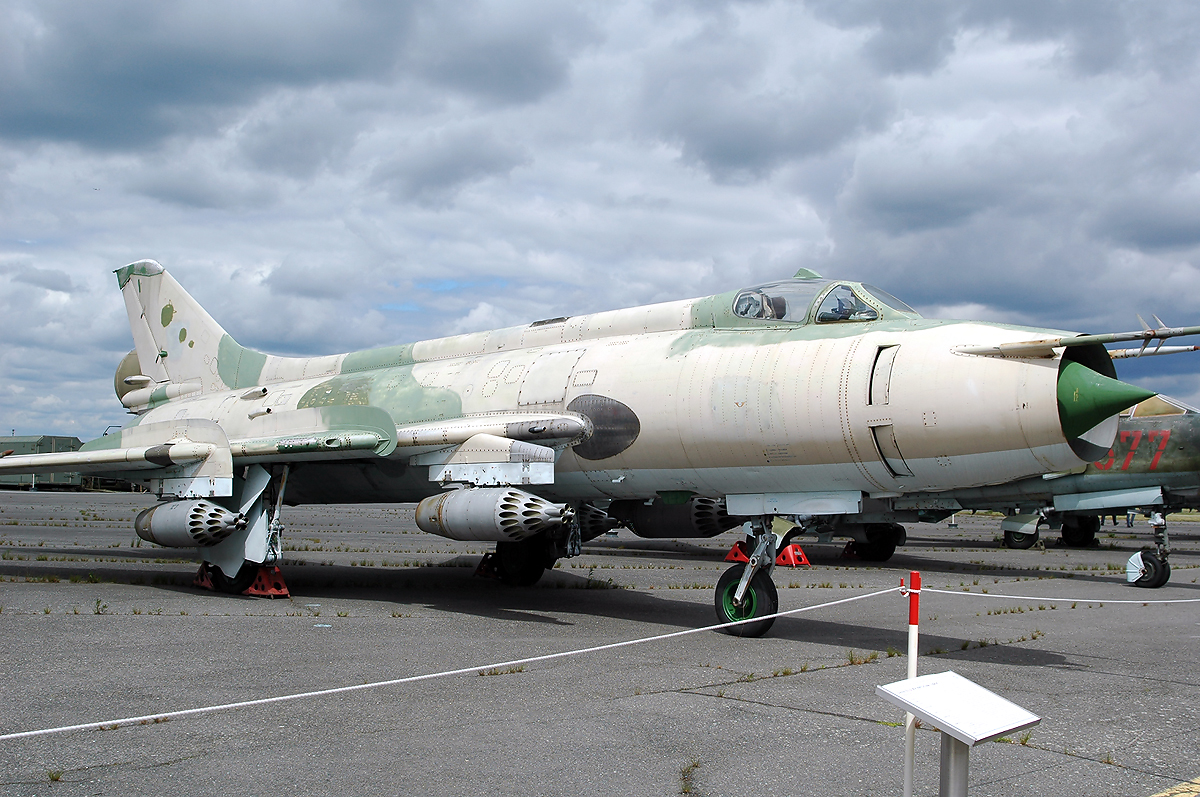 98+61 · Sukhoi Su-20 · (GWW / EDUG)