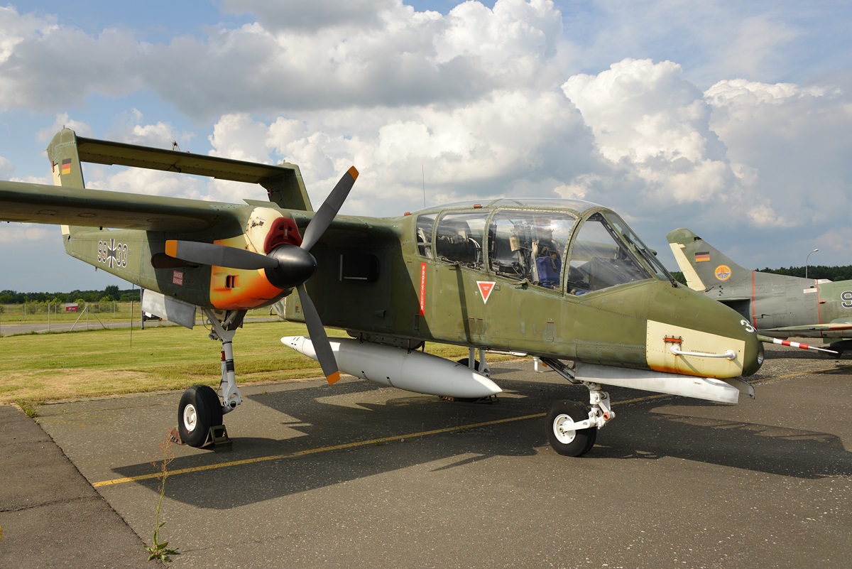 99+33 · North American Rockwell OV-10B Bronco · (GWW / EDUG)
