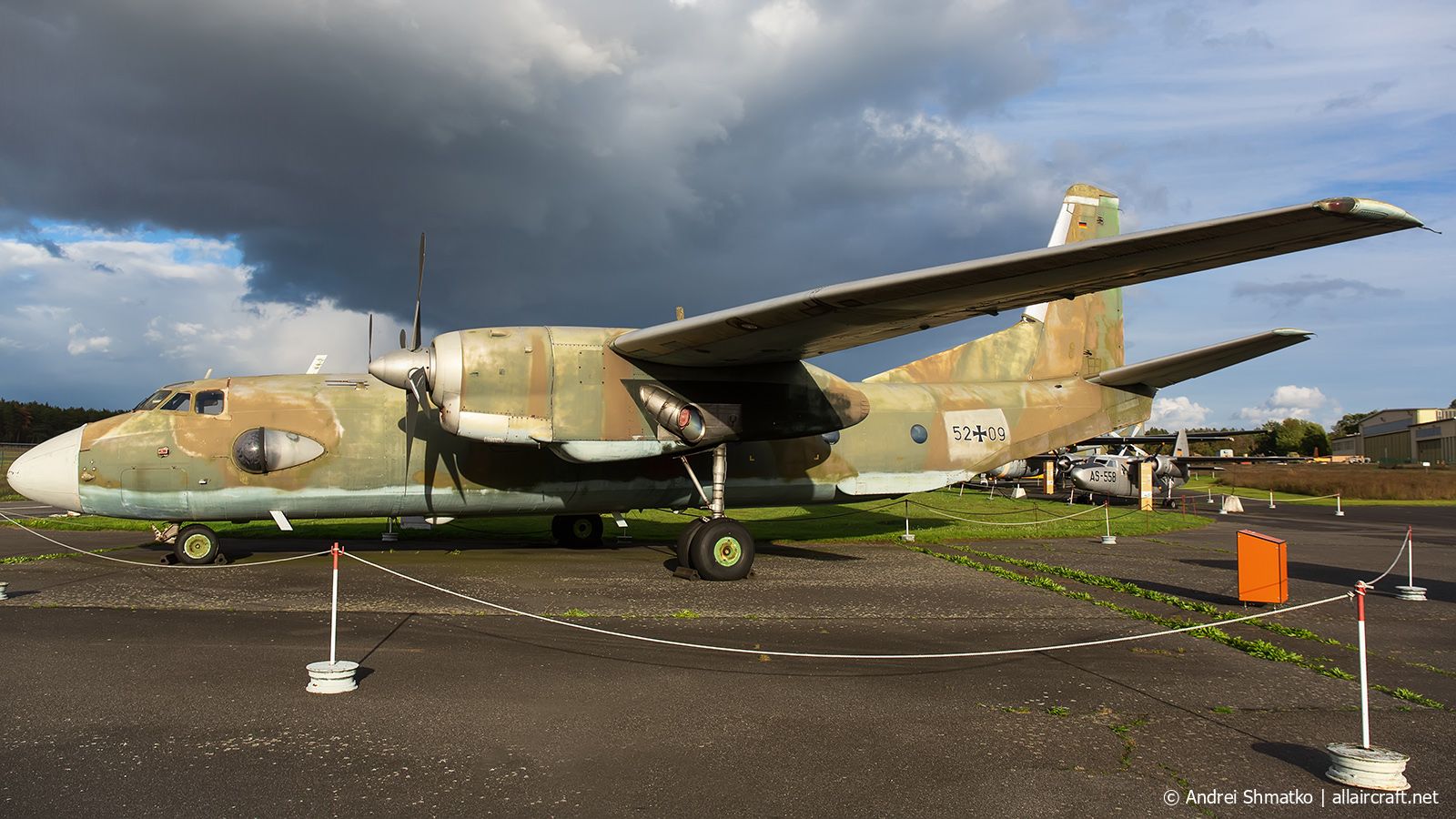 52+09 (11402) 1981 Antonov An-26SM
