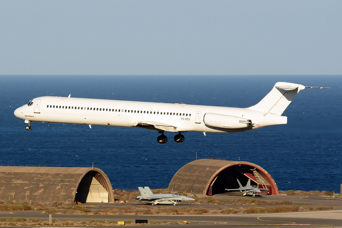 P4-MDI · McDonnell Douglas MD-83 · (LPA / GCLP)