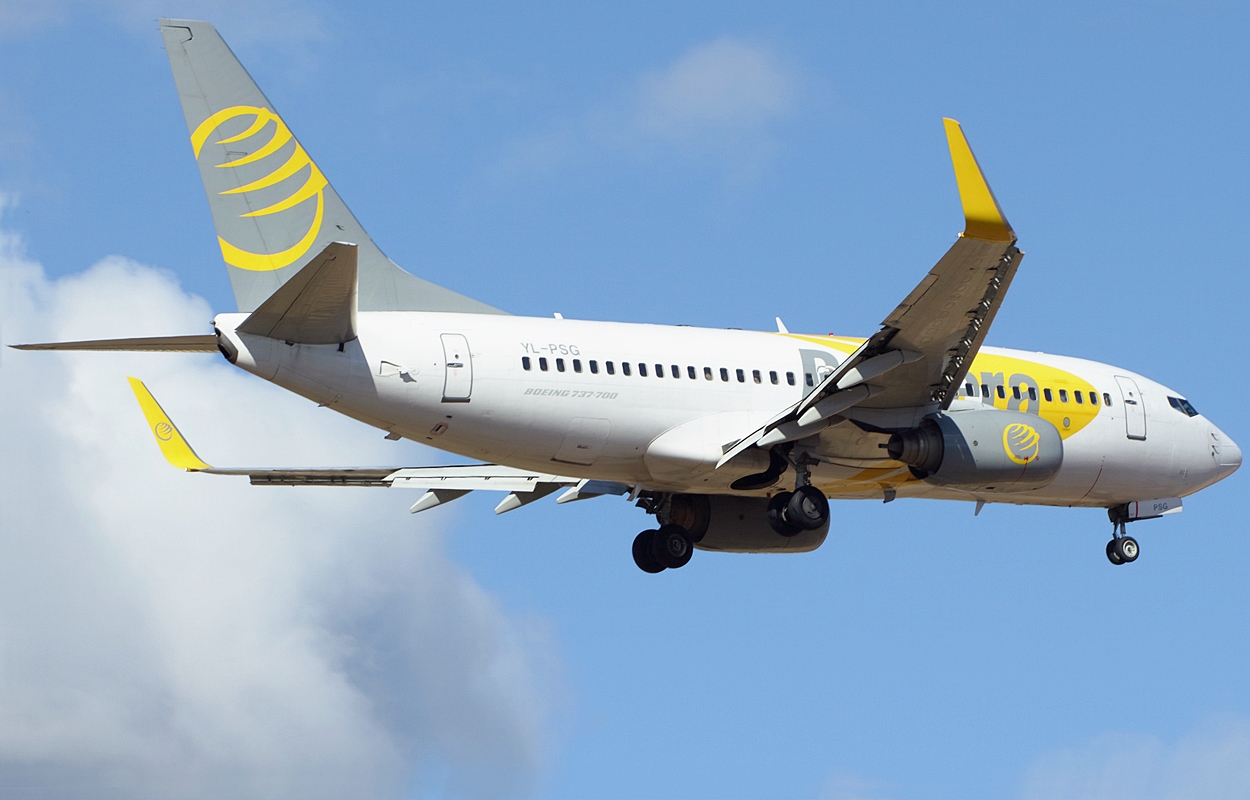 YL-PSG (30743) 2001 Boeing 737-7BX WL