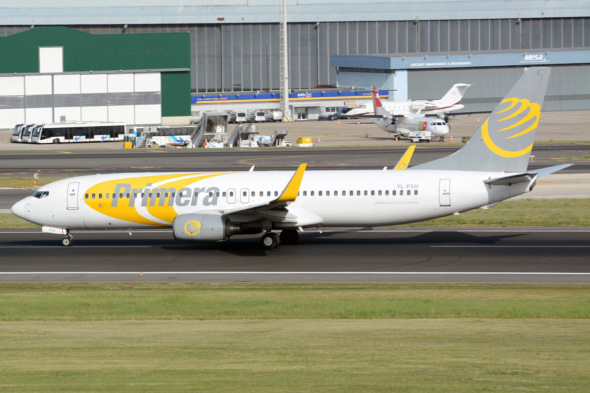 YL-PSH · Boeing 737-86N(WL) · (LIS / LPPT)
