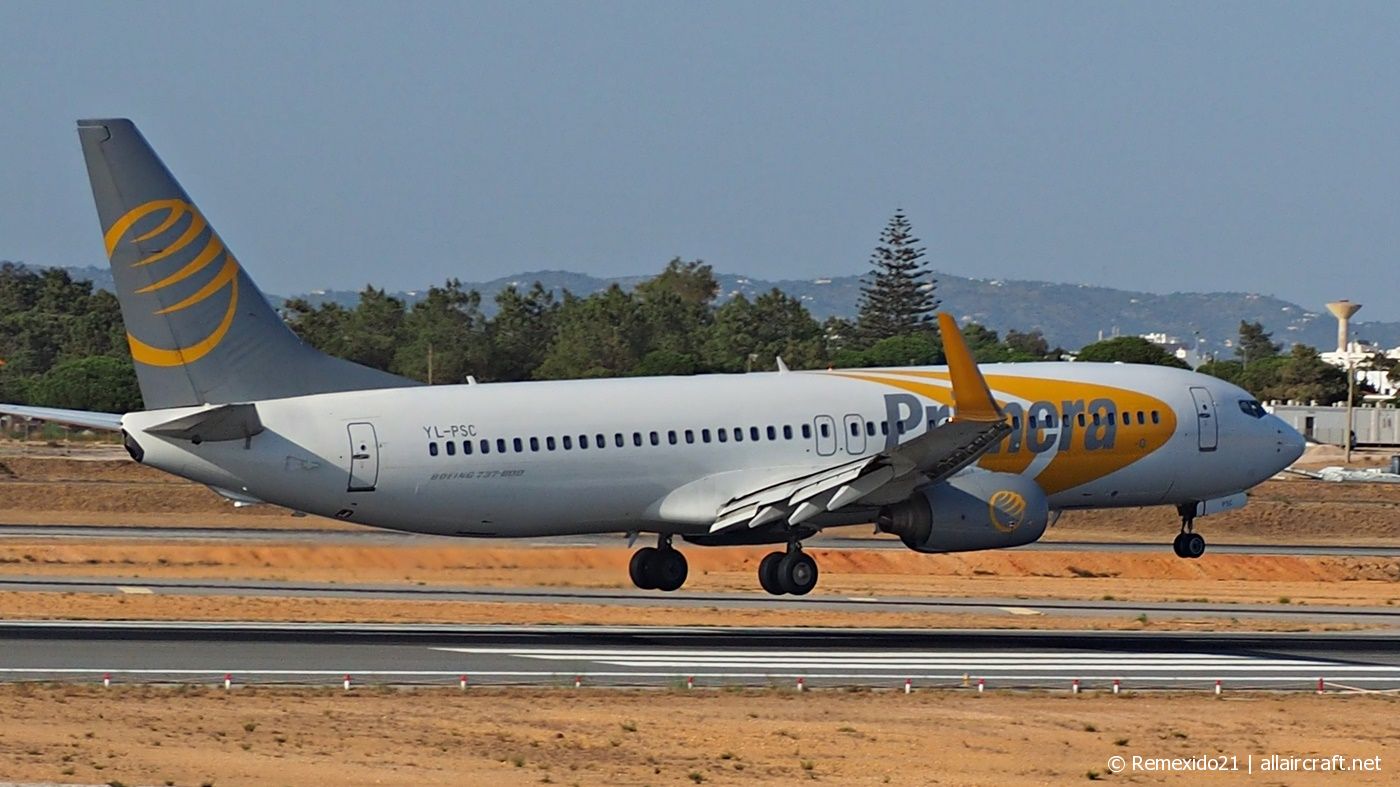 YL-PSC (33419) 2002 Boeing 737-86N WL