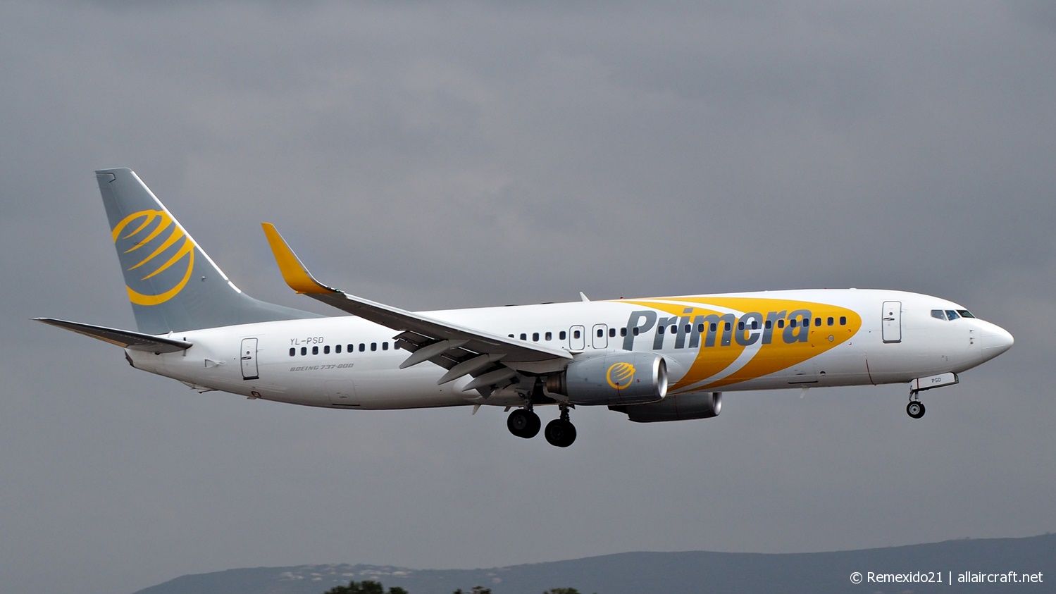 YL-PSD (28618) 2000 Boeing 737-86N WL