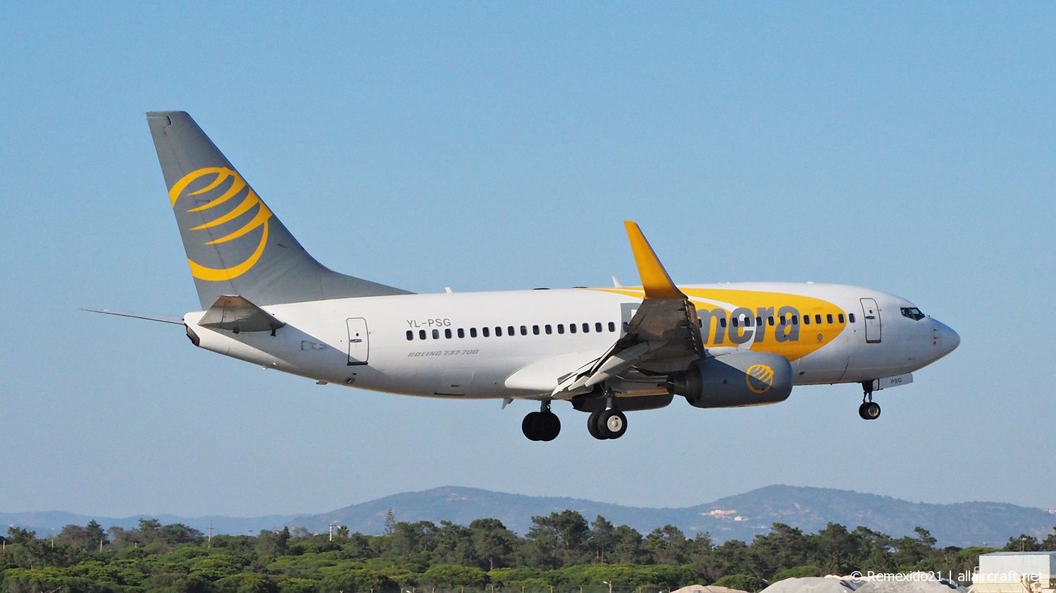 YL-PSG (30743) 2001 Boeing 737-7BX WL