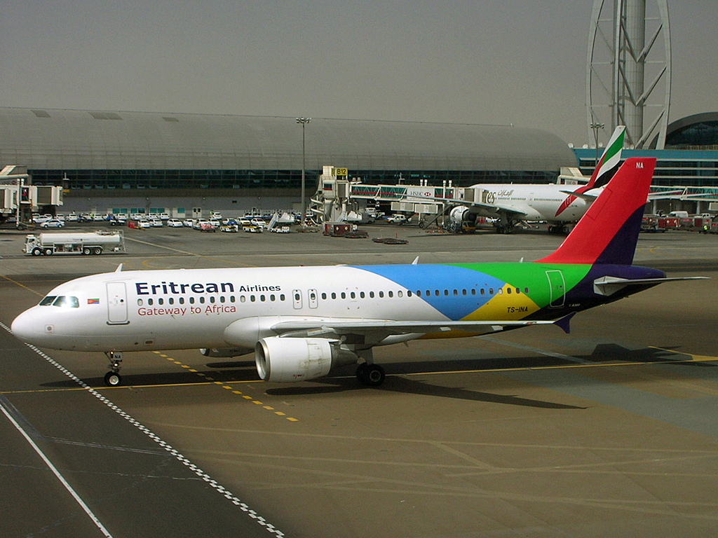 TS-INA (1121) 1999 Airbus A320-214