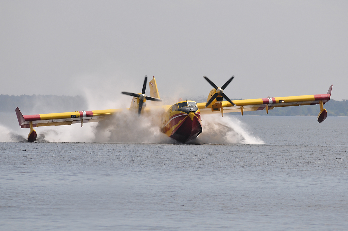 F-ZBFW (2014) 1995 Canadair CL-415
