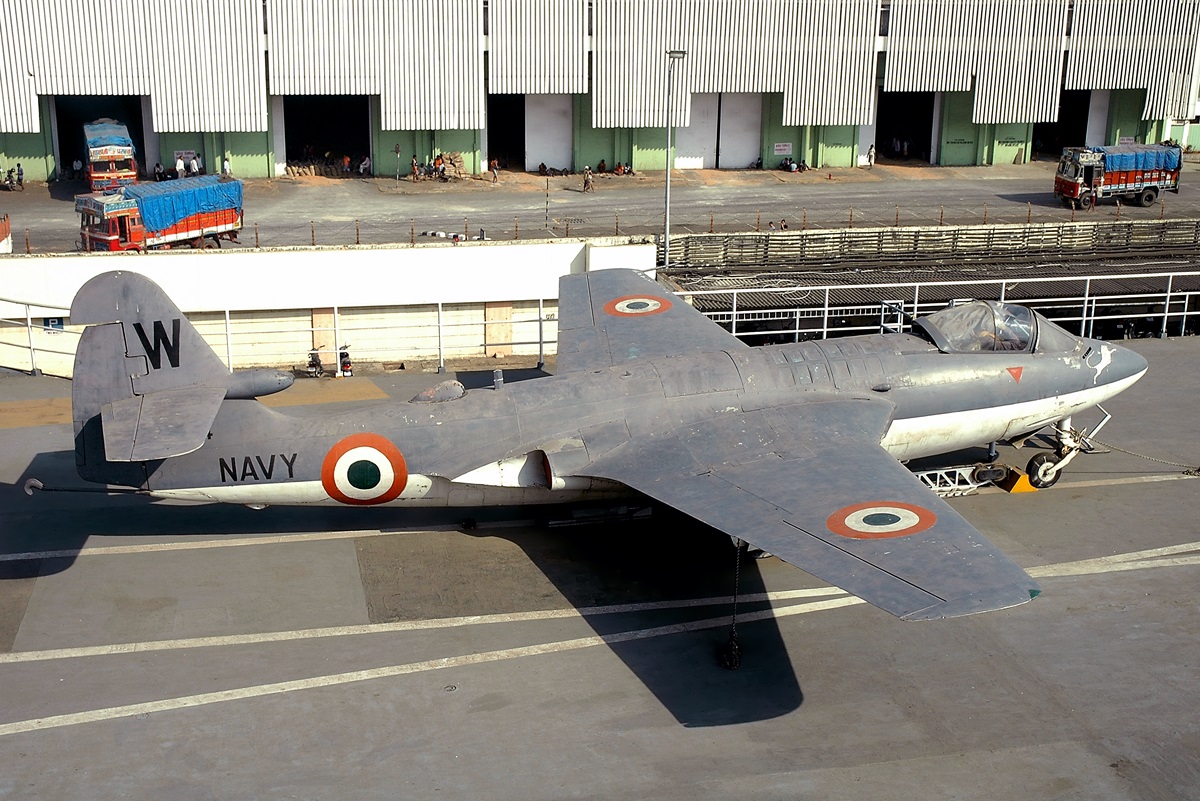 IN244 (6703) Hawker Sea Hawk Mk.101