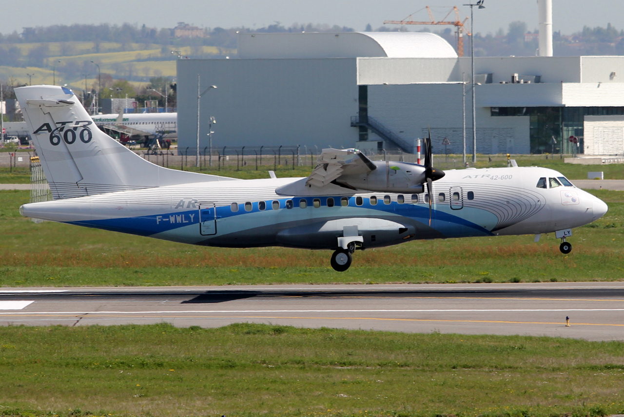 F-WWLY (811) 2010 ATR-42-600