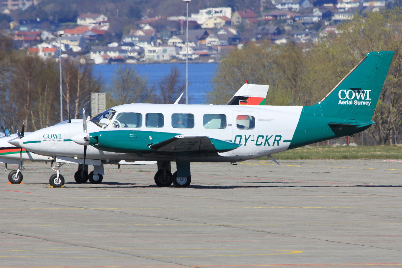 OY-CKR (31-7652124) 1976 Piper PA-31-350 Navajo Chieftain