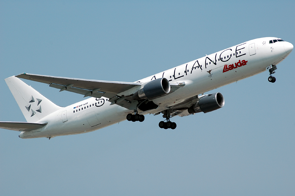 OE-LAT · Boeing 767-31A/ER · (LIS / LPPT)