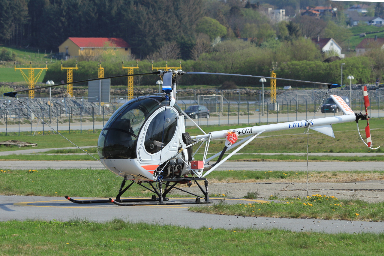 LN-OWI, (cn 0220), Schweizer 300C (269C)