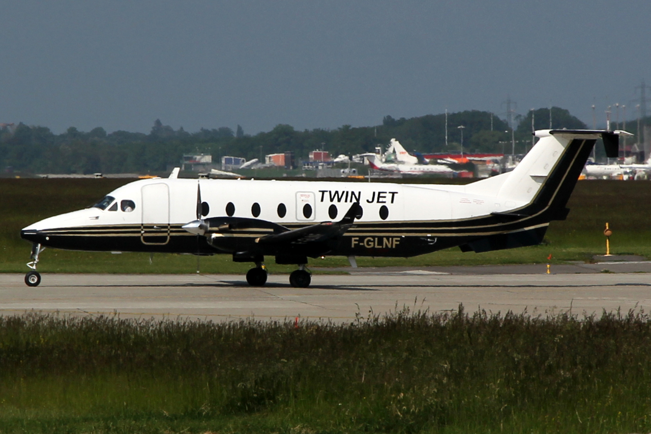 F-GLNF (UE-69) 1993 Beechcraft 1900D