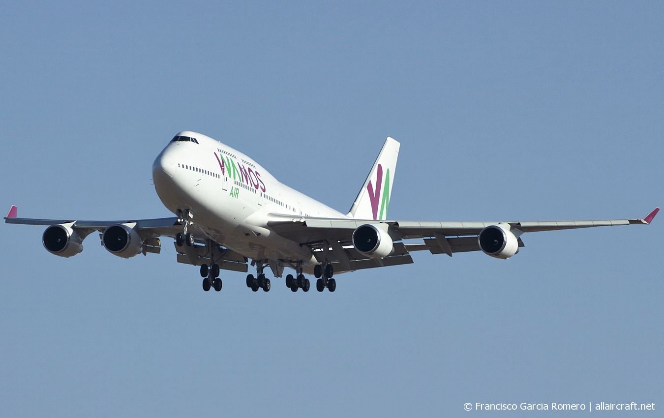 EC-MDS (cn 26910) Boeing 747-419