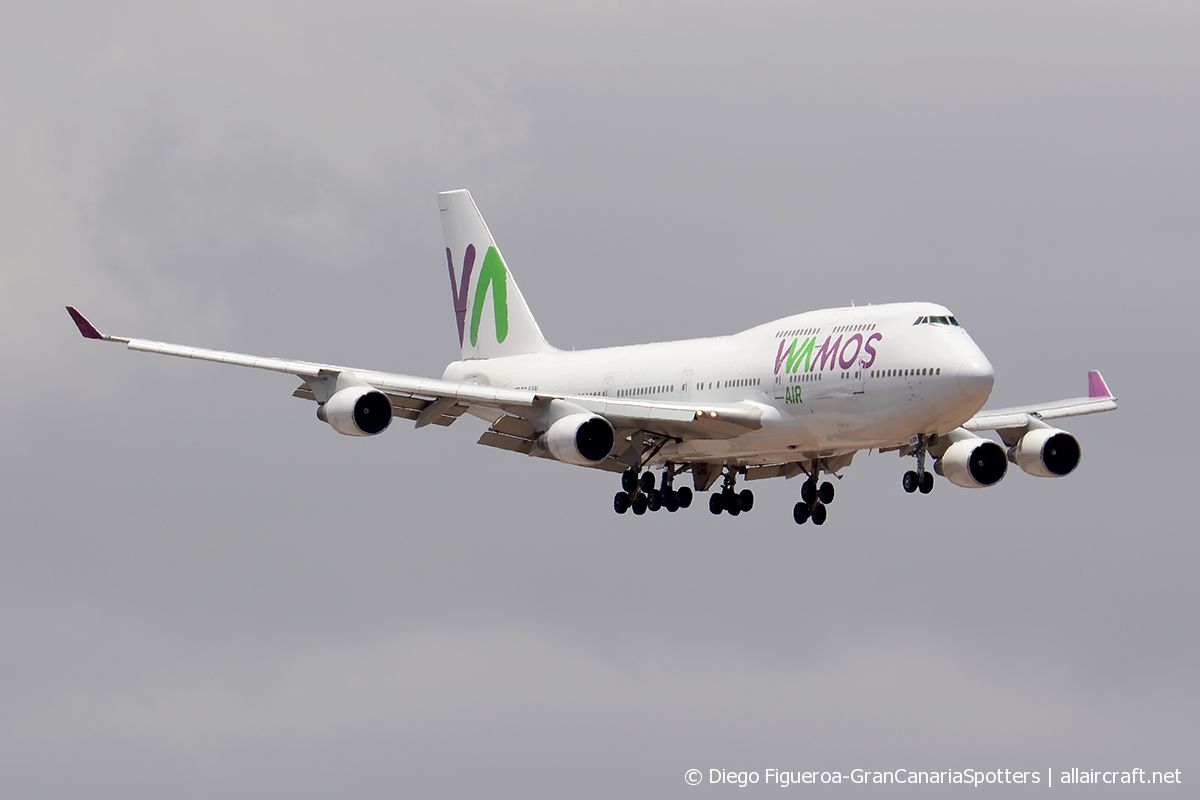 EC-KXN (cn 25703) Boeing 747-4H6