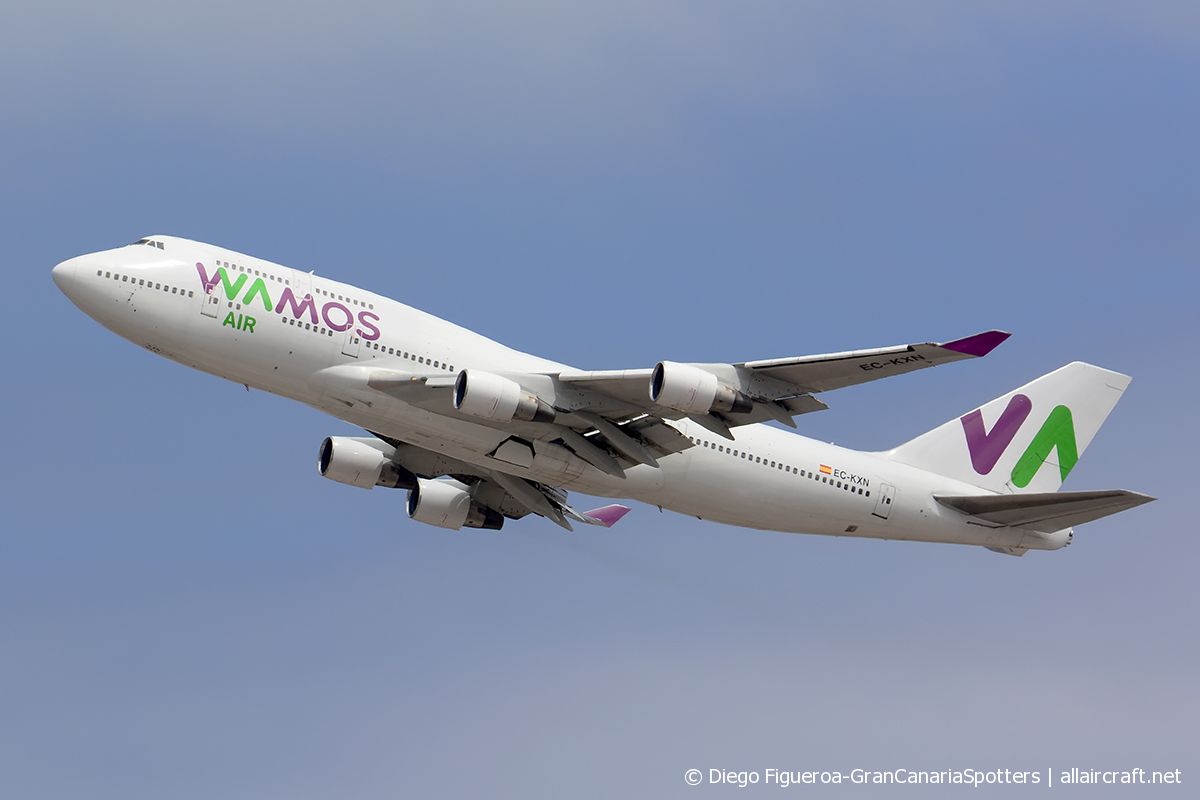 EC-KXN (cn 25703) Boeing 747-4H6