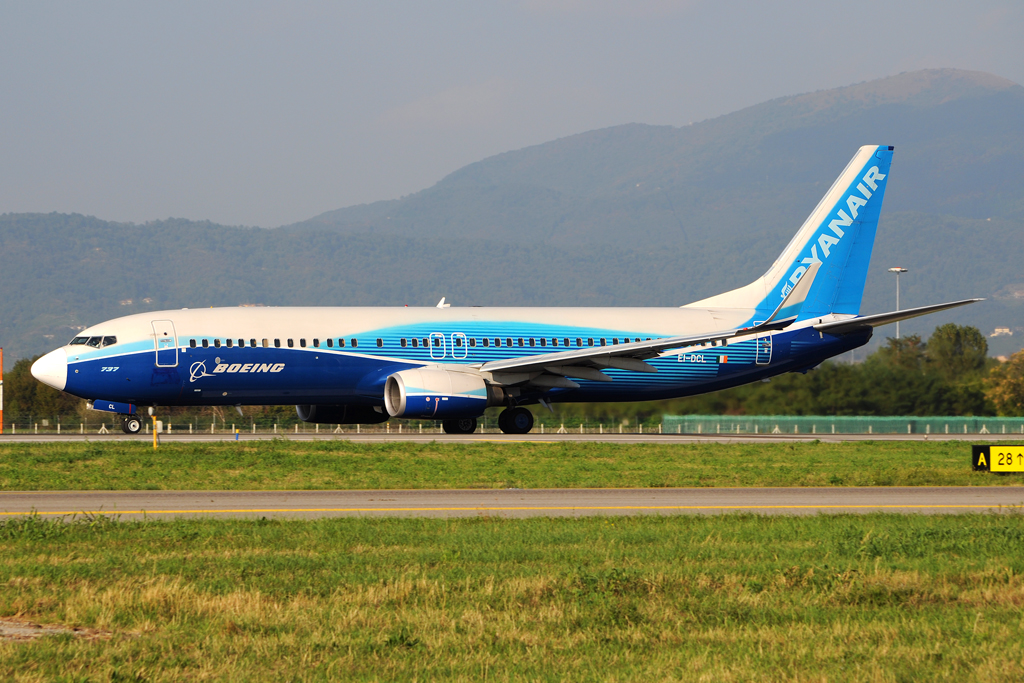 EI-DCL (33806) 2004 Boeing 737-8AS(WL)