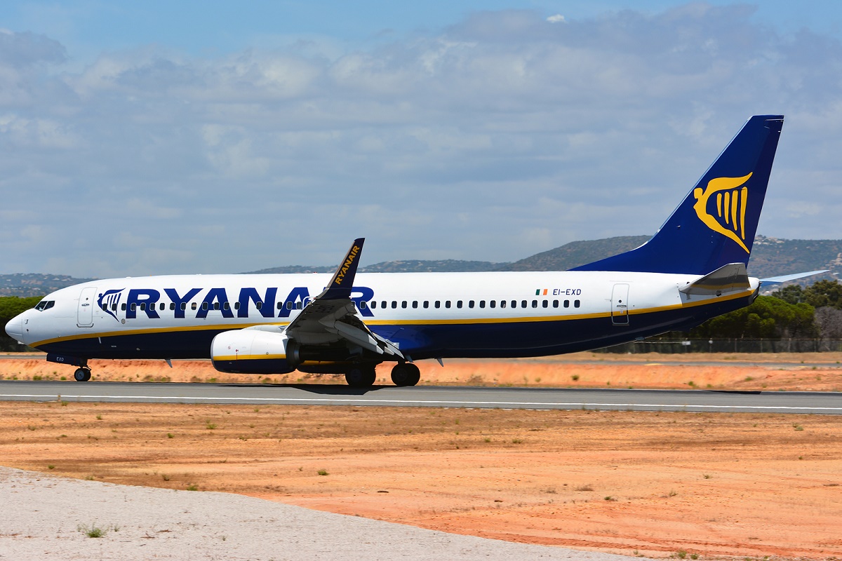 EI-EXD · Boeing 737-8AS · (FAO / LPFR)
