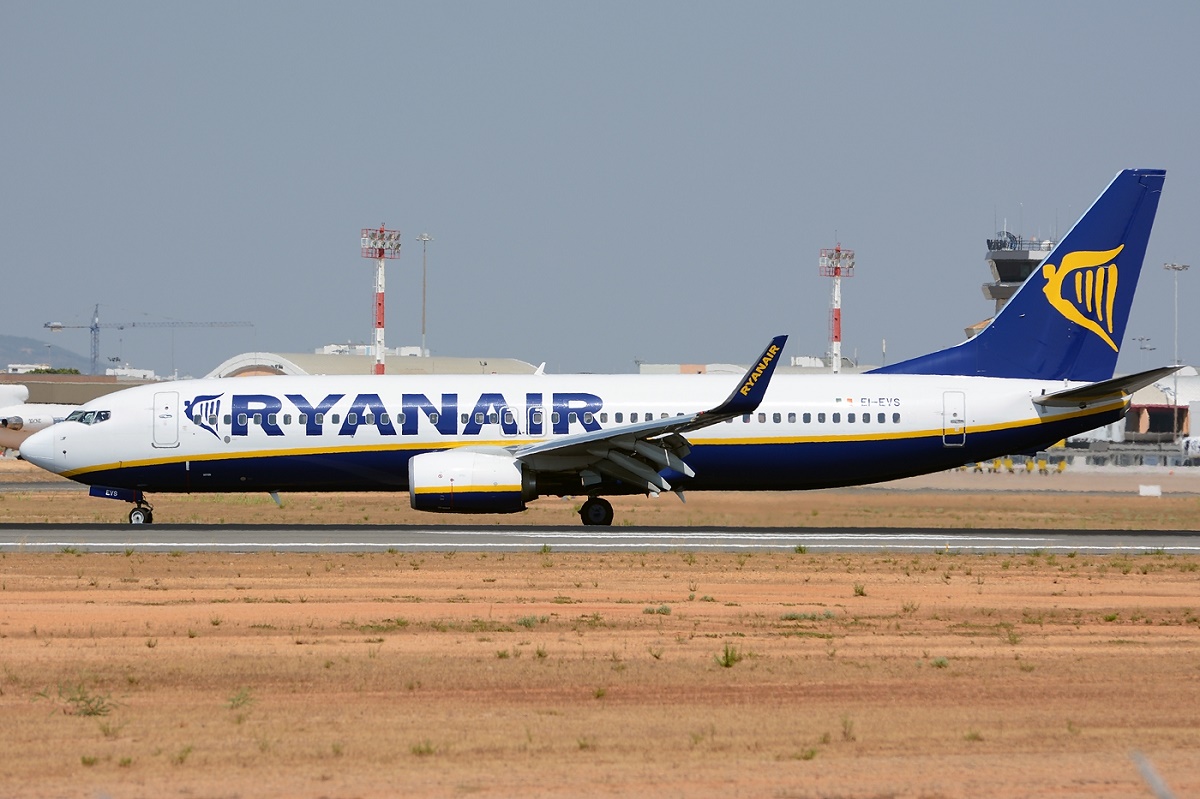 EI-EVS (40313) 2012 Boeing 737-8AS WL