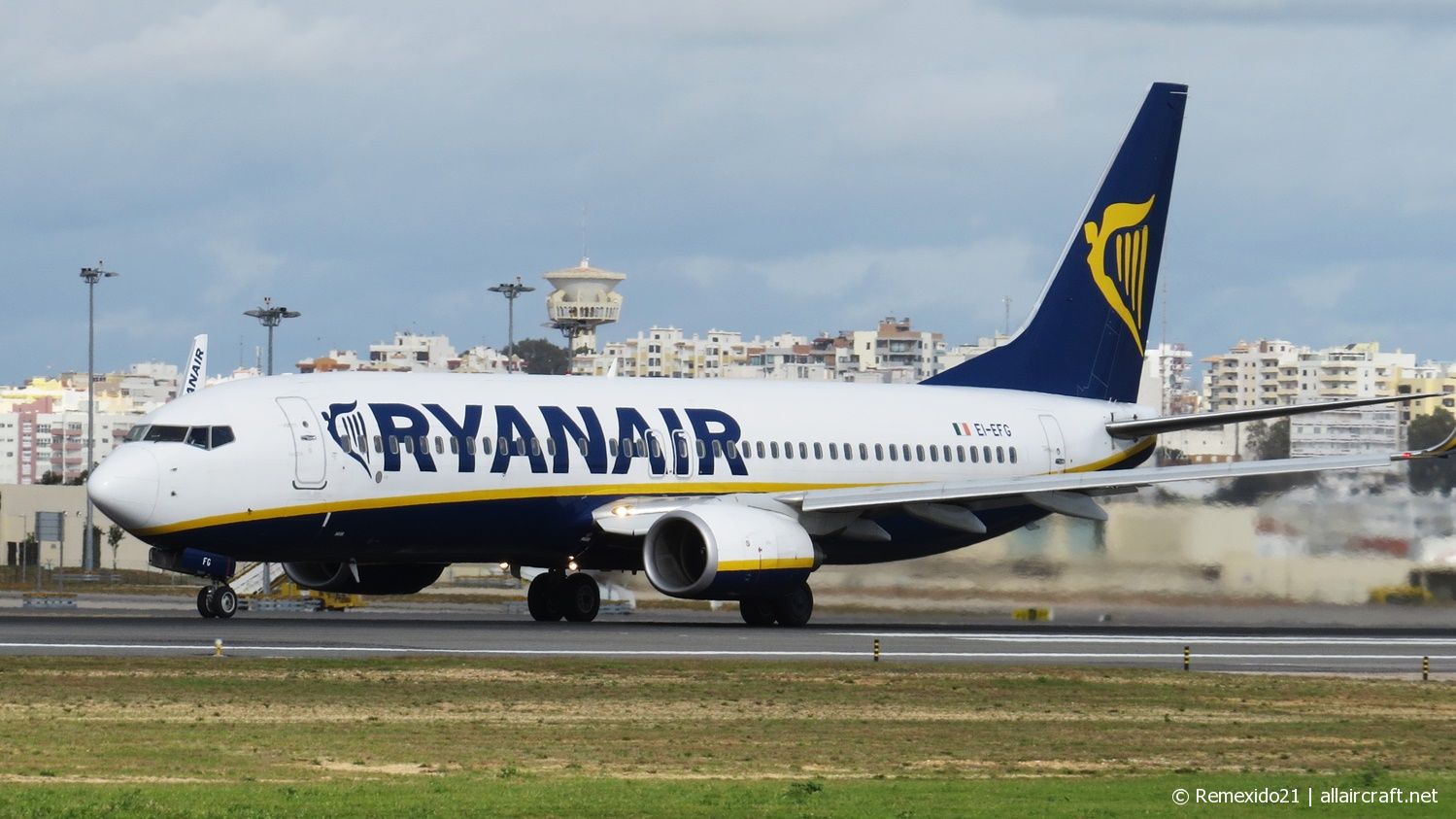 EI-EFG · Boeing 737-8AS(WL) · (FAO / LPFR)