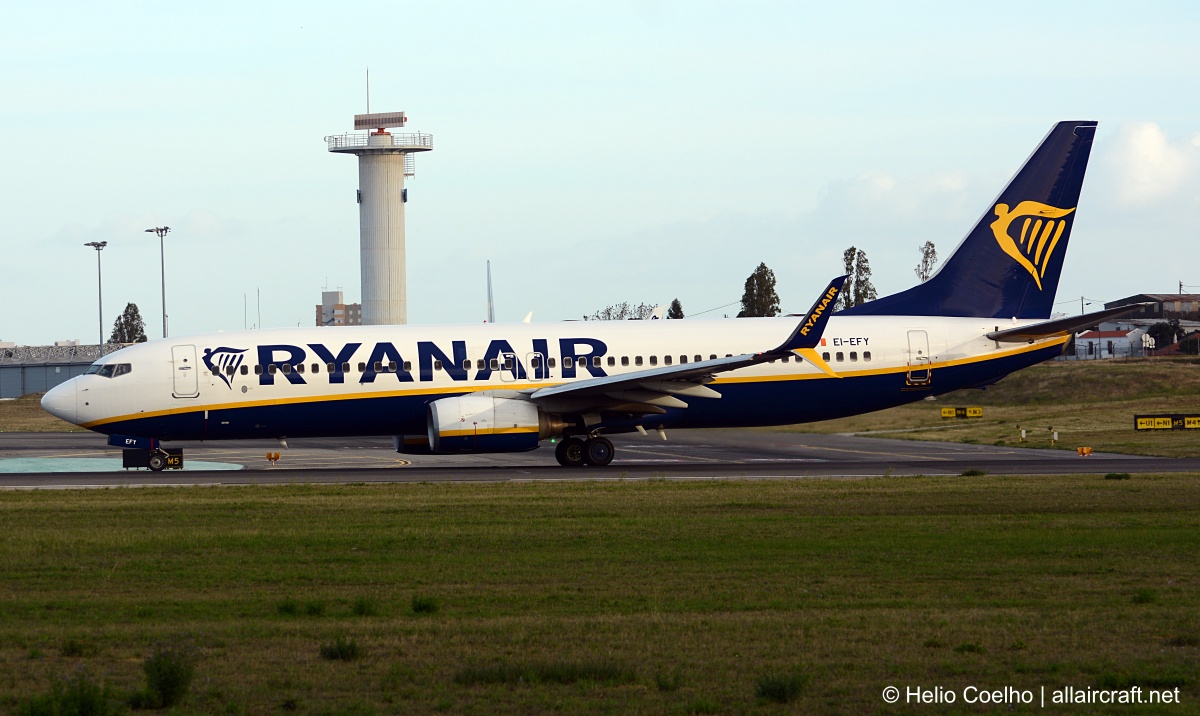 EI-EFY (35020) 2009 Boeing 737-8AS(WL)