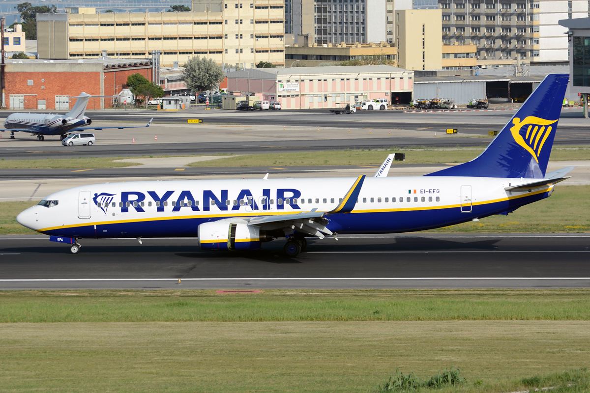 EI-EFG · Boeing 737-8AS(WL) · (LIS / LPPT)