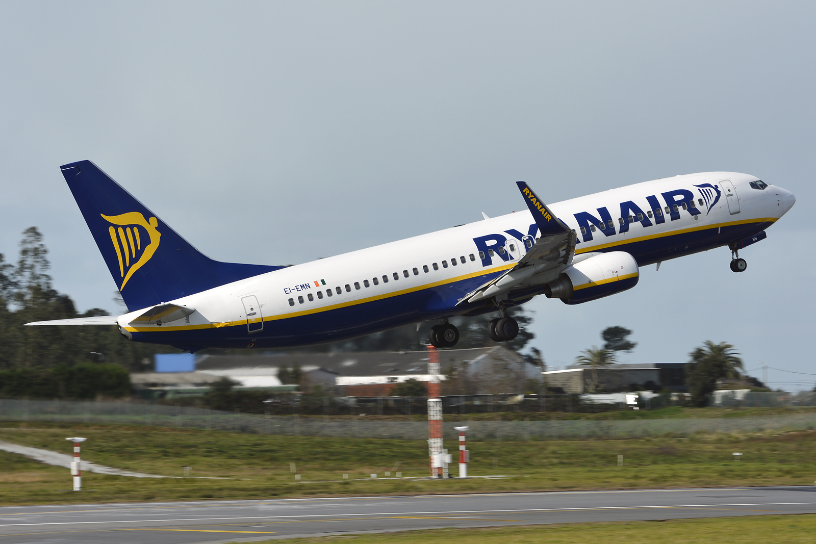 EI-EMN (38515) 2010 Boeing 737-8AS8(WL)