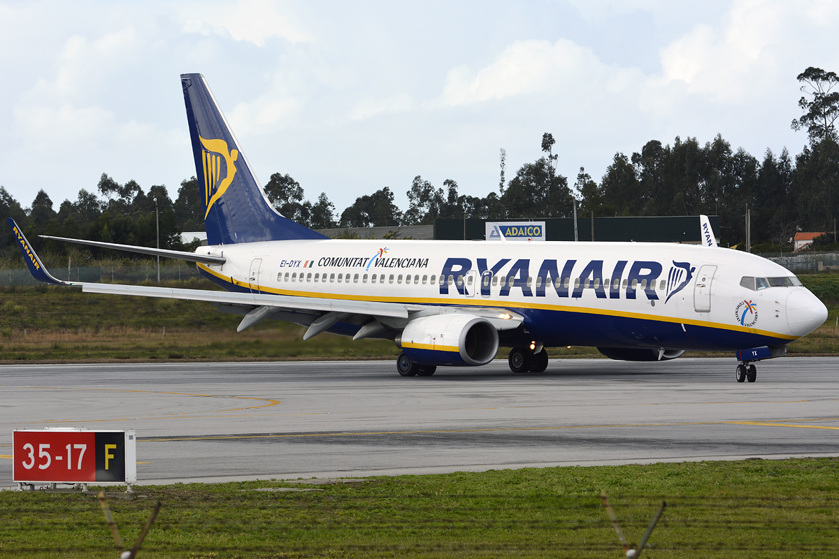 EI-DYX · Boeing 737-8AS(WL) · (OPO / LPPR)