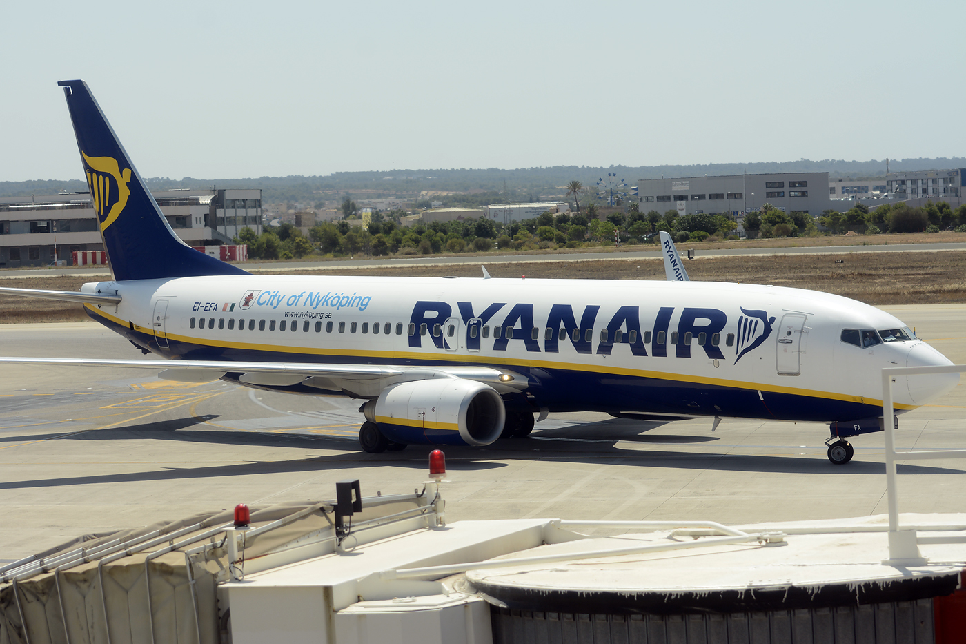 EI-EFA · Boeing 737-8AS · (PMI / LEPA / LESJ)