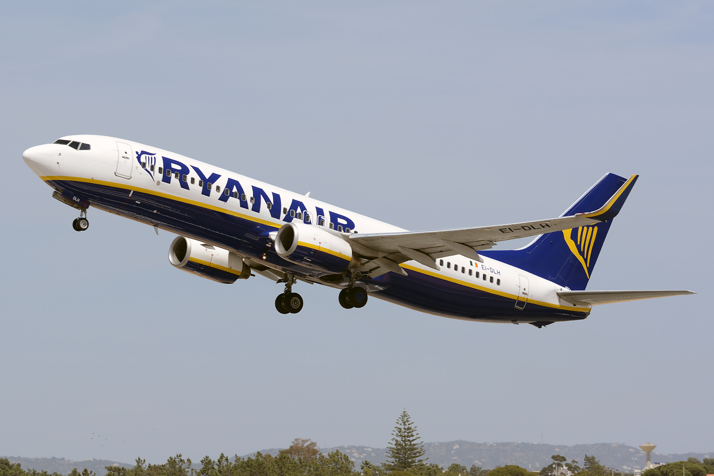 EI-DLH · Boeing 737-8AS(WL) · (FAO / LPFR)