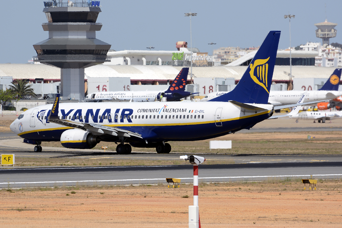 EI-EKL · Boeing 737-8AS(WL) · (FAO / LPFR)