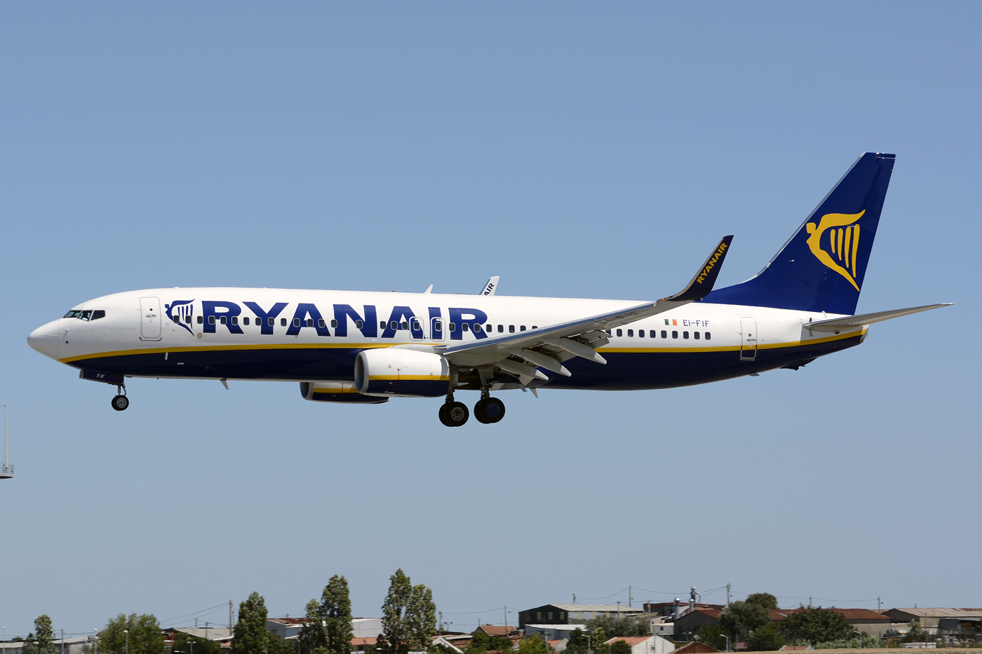 EI-FIF (44696) 2015 Boeing 737-8AS(WL)