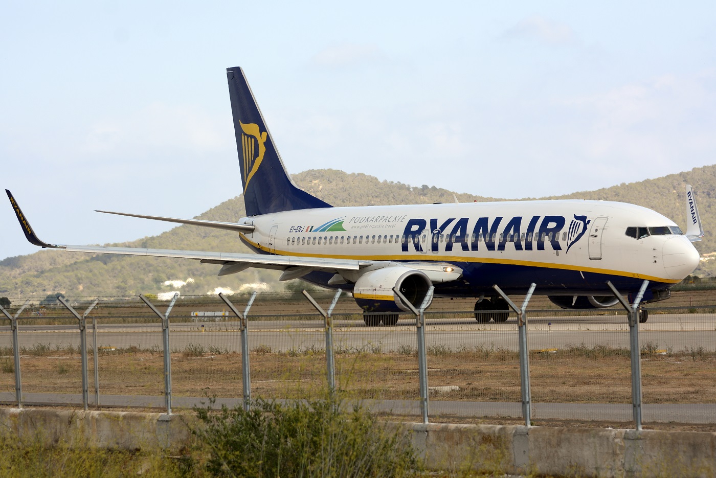 EI-ENJ (40301) 2010 Boeing 737-8AS WL