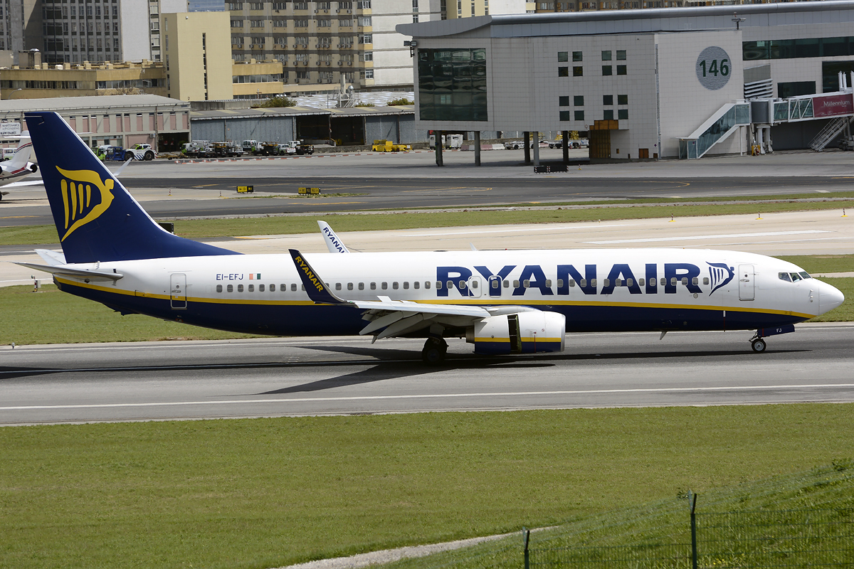 EI-EFJ · Boeing 737-8AS(WL) · (LIS / LPPT)