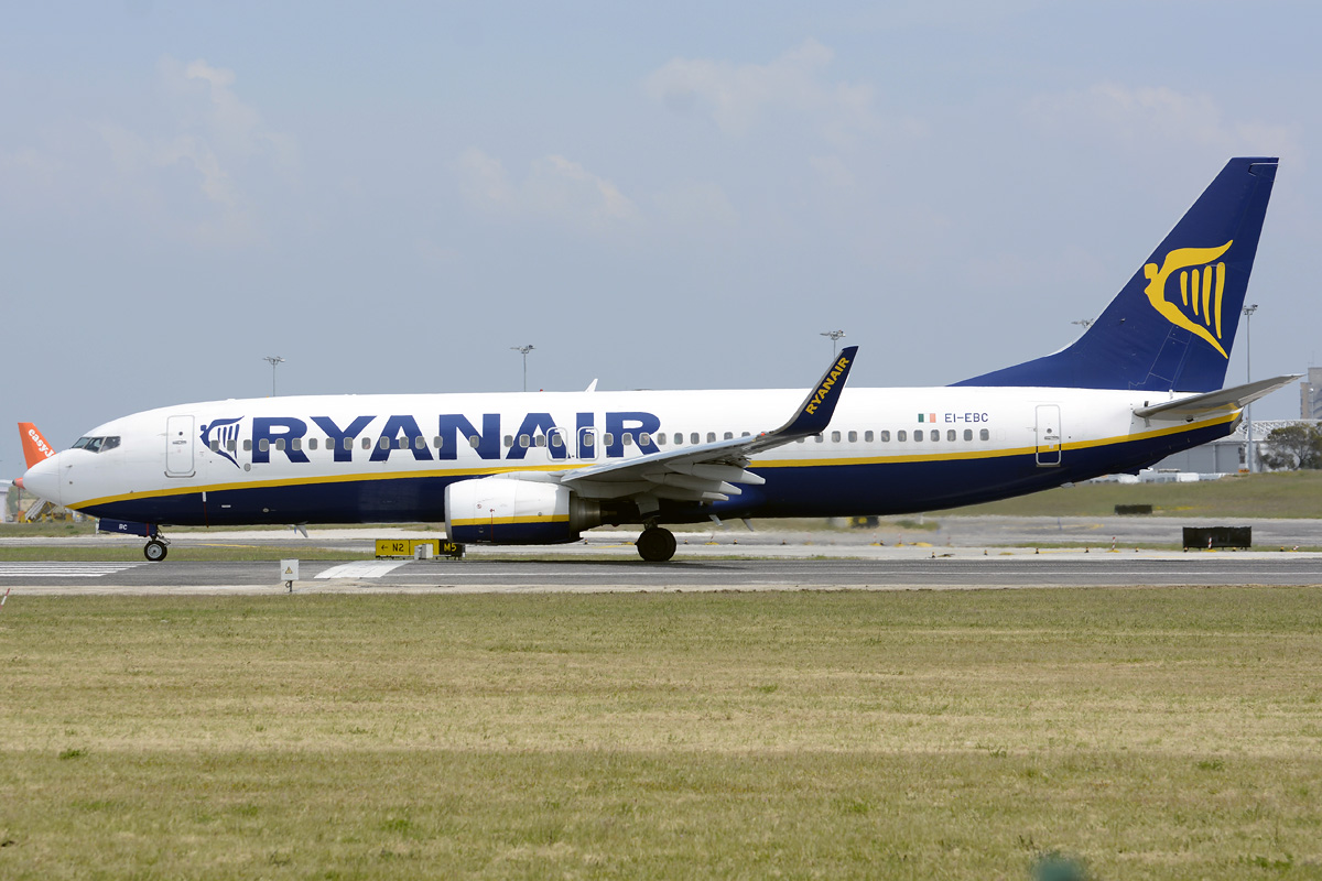 EI-EBC (37520) 2009 Boeing 737-8AS(WL)